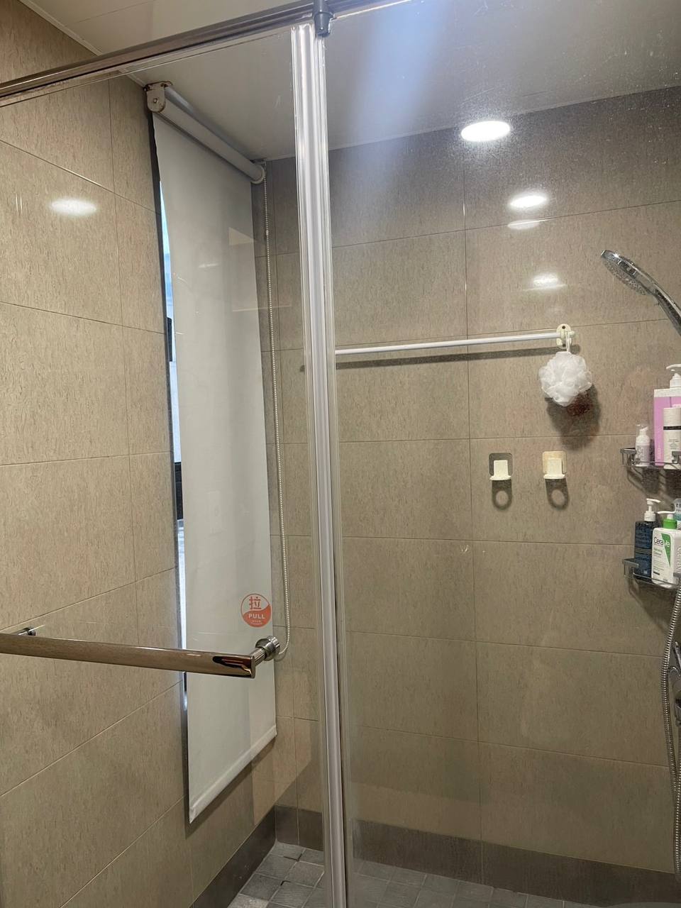 淋浴玻璃清潔後